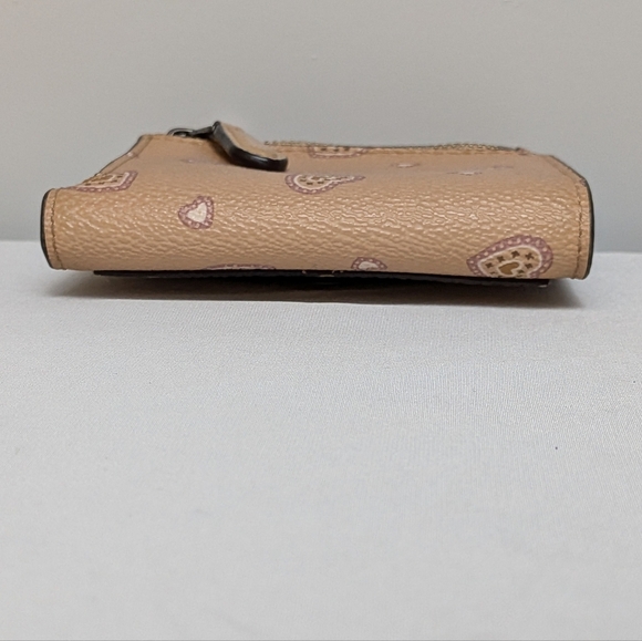 Coach Trifold Wallet Western Heart Print Small Beige Valentine Snap Closure - Picture 7 of 16